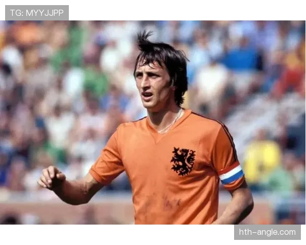 克鲁伊夫与足球哲学：解析其在球队核心打造中的影响力趋势